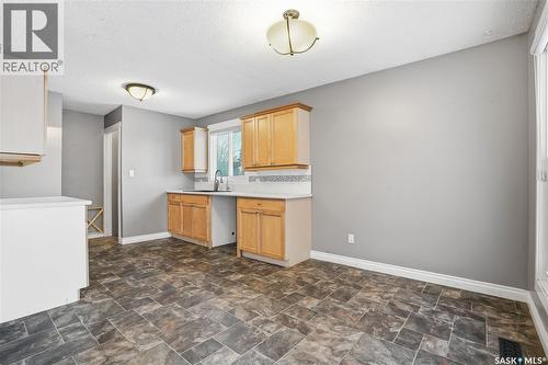62 Vernon Crescent, Regina, SK - Indoor Photo Showing Kitchen