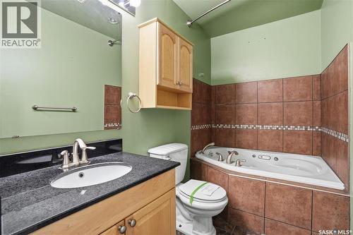 62 Vernon Crescent, Regina, SK - Indoor Photo Showing Bathroom