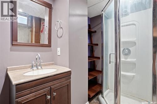 62 Vernon Crescent, Regina, SK - Indoor Photo Showing Bathroom