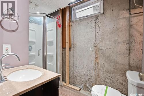 62 Vernon Crescent, Regina, SK - Indoor Photo Showing Bathroom