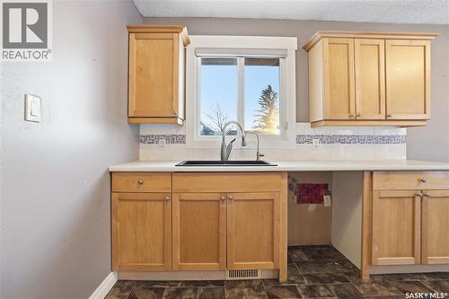 62 Vernon Crescent, Regina, SK - Indoor Photo Showing Kitchen