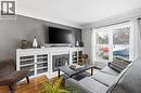 20 East 18Th Street, Hamilton, ON  - Indoor Photo Showing Living Room 