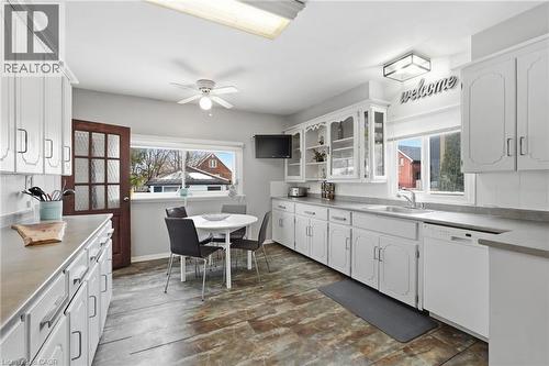 20 East 18Th Street, Hamilton, ON - Indoor Photo Showing Kitchen