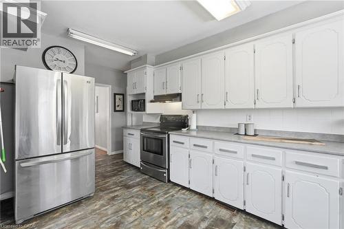 20 East 18Th Street, Hamilton, ON - Indoor Photo Showing Kitchen