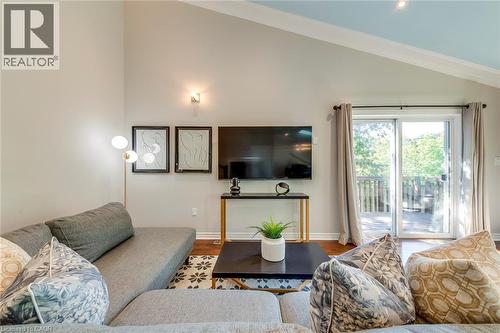 5281 Cindy Lane, Burlington, ON - Indoor Photo Showing Living Room
