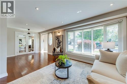 5281 Cindy Lane, Burlington, ON - Indoor Photo Showing Living Room