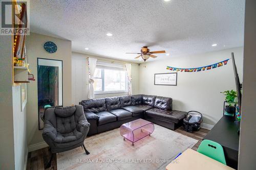 46 Forest Road, Cambridge, ON - Indoor Photo Showing Living Room