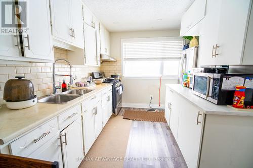 46 Forest Road, Cambridge, ON - Indoor Photo Showing Kitchen With Double Sink