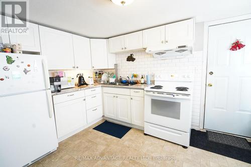 46 Forest Road, Cambridge, ON - Indoor Photo Showing Kitchen With Double Sink