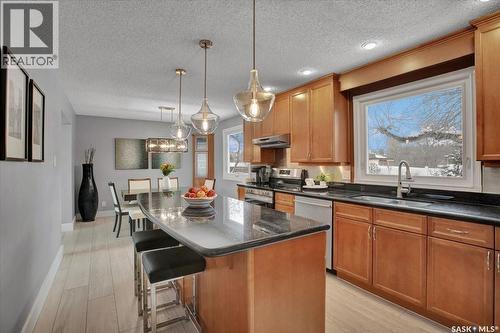 329 Clearwater Place, Saskatoon, SK - Indoor Photo Showing Kitchen
