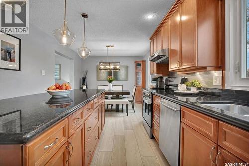 329 Clearwater Place, Saskatoon, SK - Indoor Photo Showing Kitchen