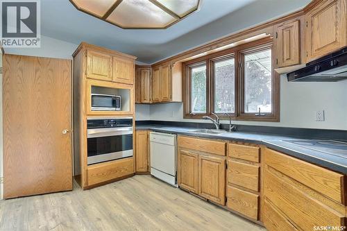 14 Deergrove Crescent, Regina, SK - Indoor Photo Showing Kitchen With Double Sink