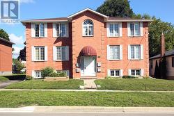 2 - 42 TECUMSEH AVENUE  Oshawa, ON L1G 3N4