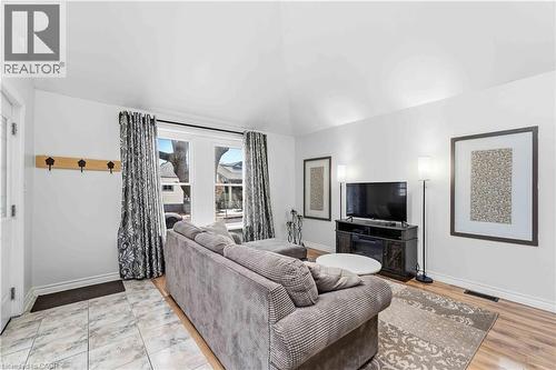74 Province Street N, Hamilton, ON - Indoor Photo Showing Living Room