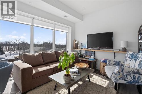 16 Markle Crescent Unit# 509, Ancaster, ON - Indoor Photo Showing Living Room