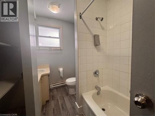 154 Westcourt Place, Waterloo, ON - Indoor Photo Showing Bathroom