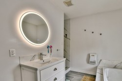 Salle de bains attenante à la CCP - 