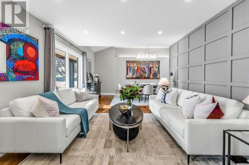 315 Swinburne Road, Burlington, ON - Indoor Photo Showing Living Room