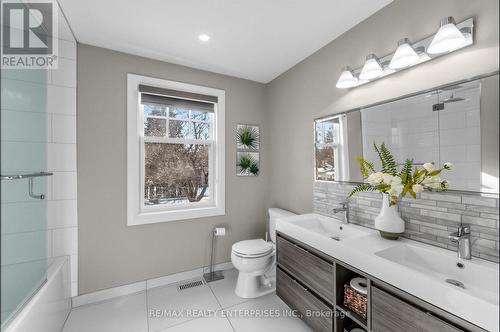 315 Swinburne Road, Burlington, ON - Indoor Photo Showing Bathroom