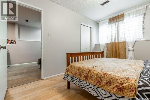 724 M Avenue S, Saskatoon, SK - Indoor Photo Showing Bedroom