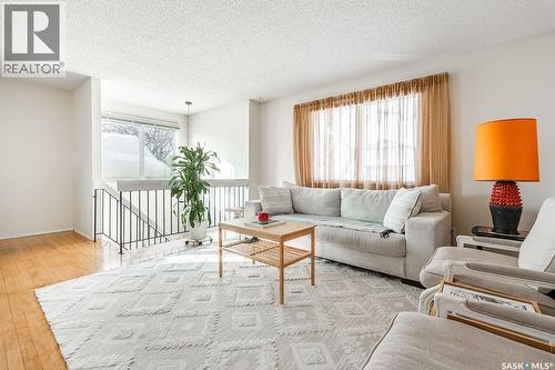 724 M Avenue S, Saskatoon, SK - Indoor Photo Showing Living Room