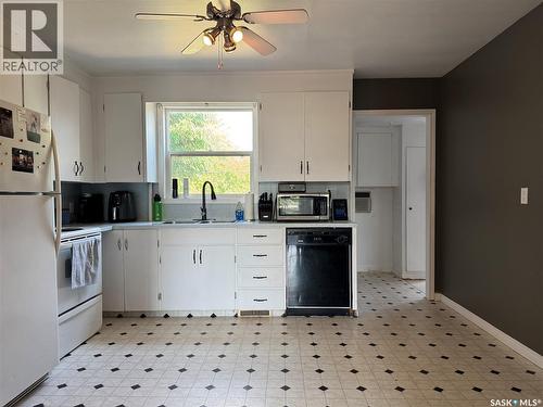 410 6Th Street E, Wynyard, SK - Indoor Photo Showing Kitchen