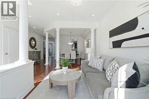 3071 Jenn Avenue, Burlington, ON - Indoor Photo Showing Living Room