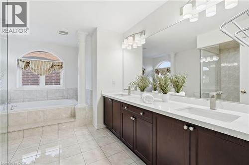 3071 Jenn Avenue, Burlington, ON - Indoor Photo Showing Bathroom
