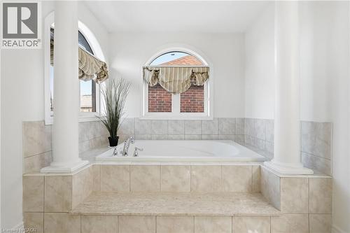 3071 Jenn Avenue, Burlington, ON - Indoor Photo Showing Bathroom