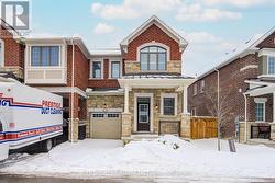 17 WINDFLOWER WAY  Whitby, ON L1P 0H9