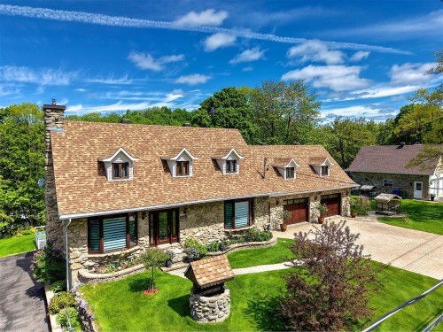 2084 Ch. de Val-des-Lacs  Sainte-Sophie, QC J5J 2S8