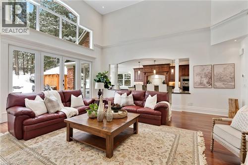 443 Malabar Drive, Waterloo, ON - Indoor Photo Showing Living Room