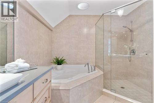 443 Malabar Drive, Waterloo, ON - Indoor Photo Showing Bathroom