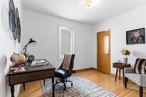 882 Dudley Avenue, Winnipeg, MB - Indoor Photo Showing Office