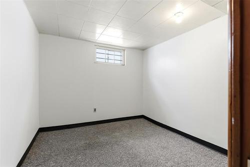 882 Dudley Avenue, Winnipeg, MB - Indoor Photo Showing Other Room