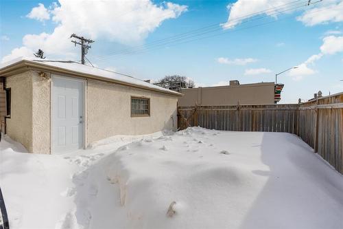 882 Dudley Avenue, Winnipeg, MB - Outdoor