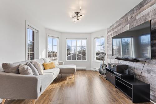 Salon - 8-990 Rue Melançon, Saint-Jérôme, QC - Indoor Photo Showing Living Room