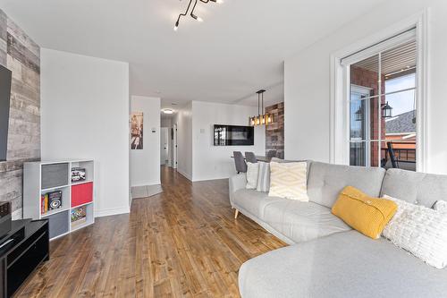 Salon - 8-990 Rue Melançon, Saint-Jérôme, QC - Indoor Photo Showing Living Room With Fireplace