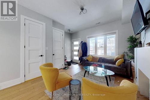 223 Manning Avenue, Toronto, ON - Indoor Photo Showing Living Room