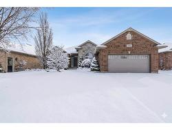 282 SAWGRASS Place  Sarnia, ON N7W 1C8