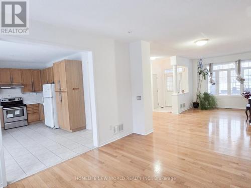 4 Belgrave Square, Markham, ON - Indoor Photo Showing Kitchen