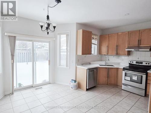 4 Belgrave Square, Markham, ON - Indoor Photo Showing Kitchen