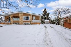 5 CARRINGTON COURT  Hamilton, ON L9A 4N5