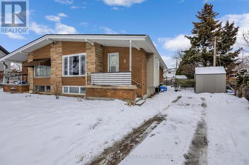 5 Carrington Court, Hamilton, ON - Outdoor