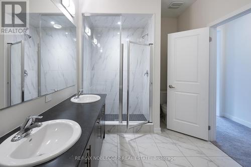 34 Singhampton Road, Vaughan, ON - Indoor Photo Showing Bathroom