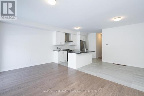 34 Singhampton Road, Vaughan, ON - Indoor Photo Showing Kitchen
