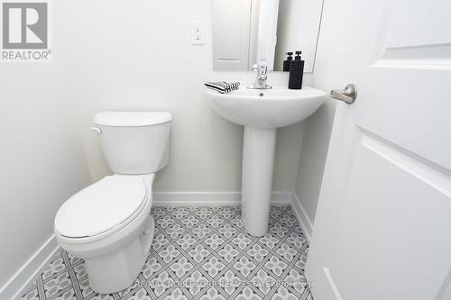 34 Singhampton Road, Vaughan, ON - Indoor Photo Showing Bathroom
