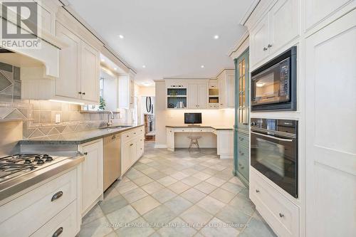 2 Cherry Post Crescent, Toronto, ON - Indoor Photo Showing Kitchen