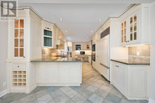 2 Cherry Post Crescent, Toronto, ON - Indoor Photo Showing Kitchen