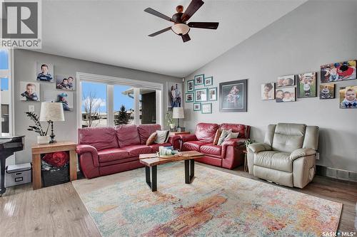 426 Lyle Crescent, Warman, SK - Indoor Photo Showing Living Room